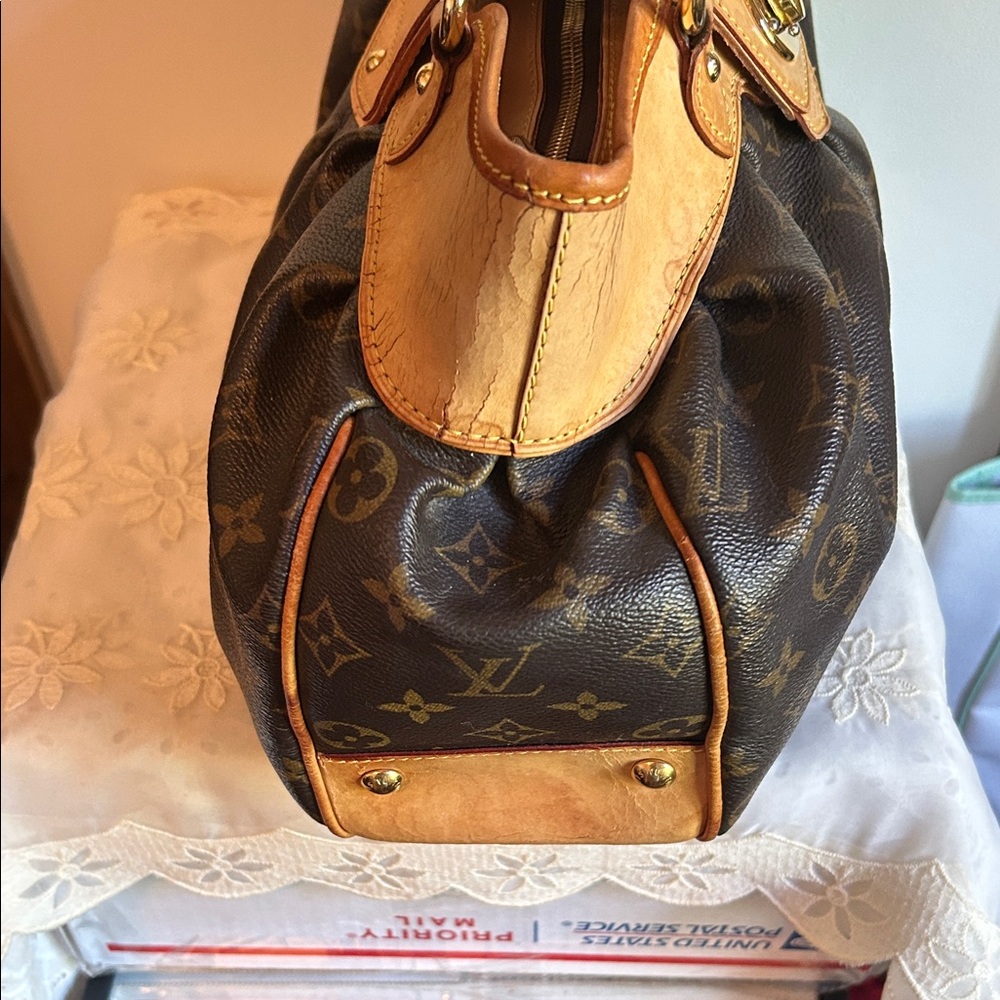 Louis Vuitton Tan and Brown Monogram Shoulder Bag - Picture 8 of 16